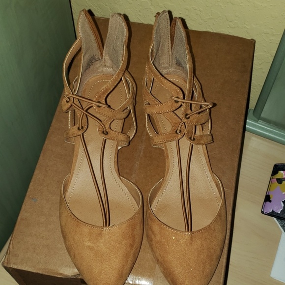 Flats - Picture 2 of 6